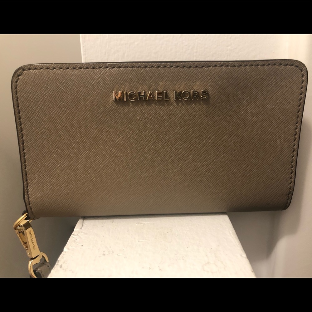 Michael Kors wristlet